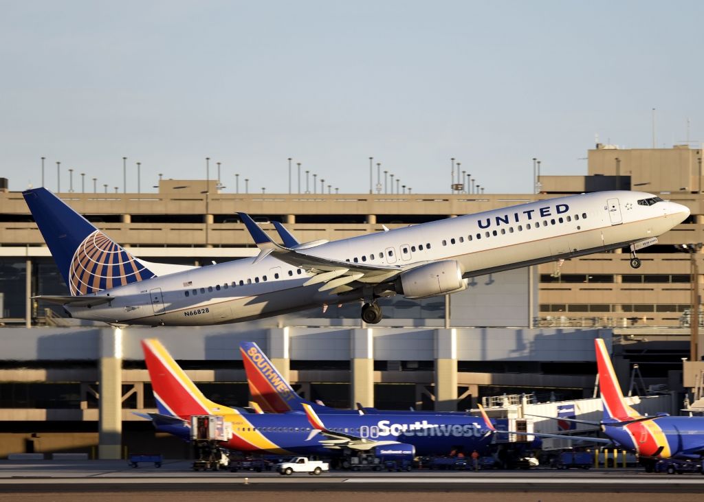 Boeing 737-900 (N66828)