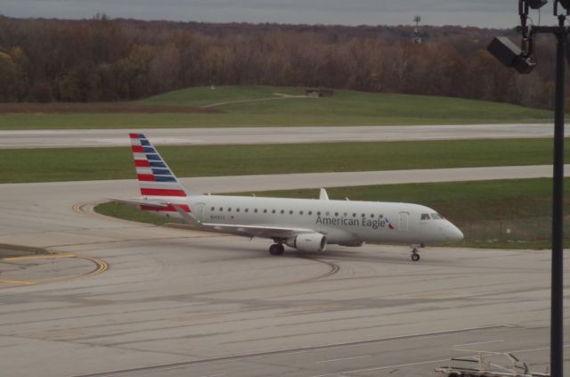 Embraer 175 (N418YX)