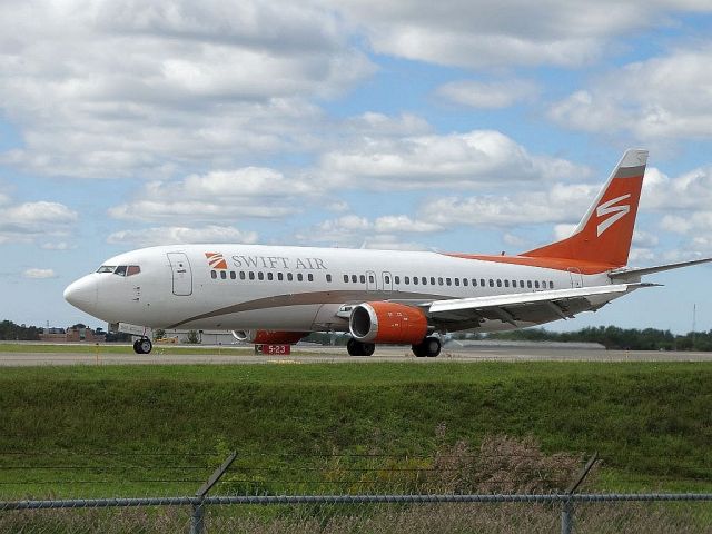 BOEING 737-400 (N802TJ)