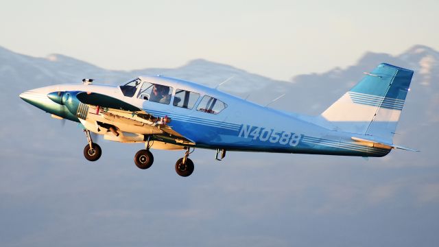 Piper Apache (N40588)