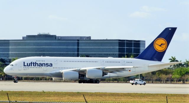 Airbus A380-800 (D-AIMC)