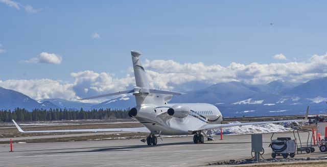 Dassault Falcon 7X (N898ES) - Arriving in Cranbrook from Calgary