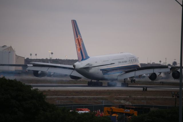 Airbus A380-800 (B-6136)