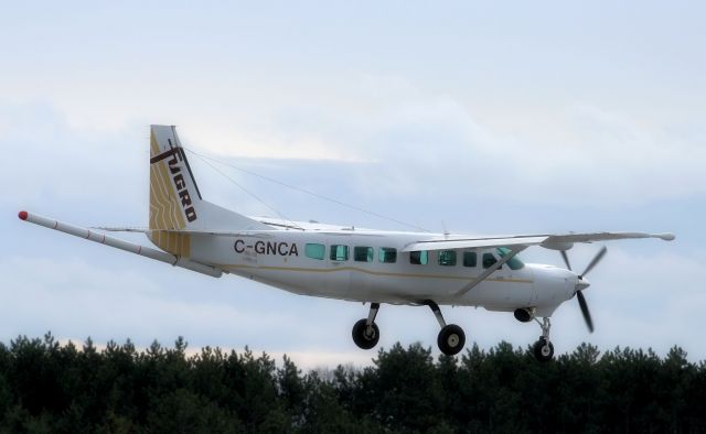 Cessna Caravan (C-GNCA) - Returning to rwy 25 on 6-Dec-13.