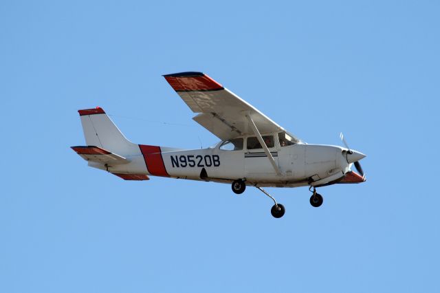 Cessna Skyhawk (N9520B)