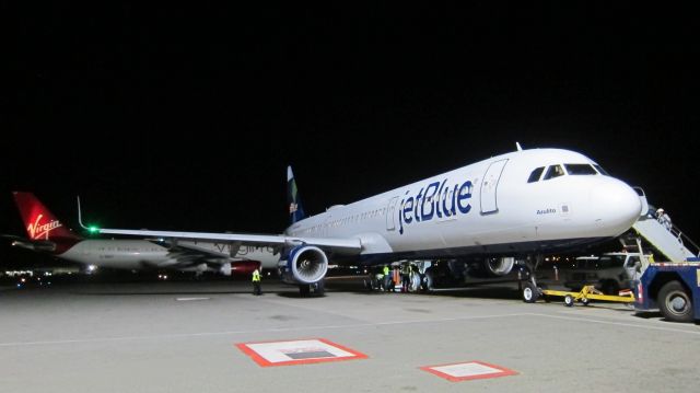 Airbus A321 (N958JB)