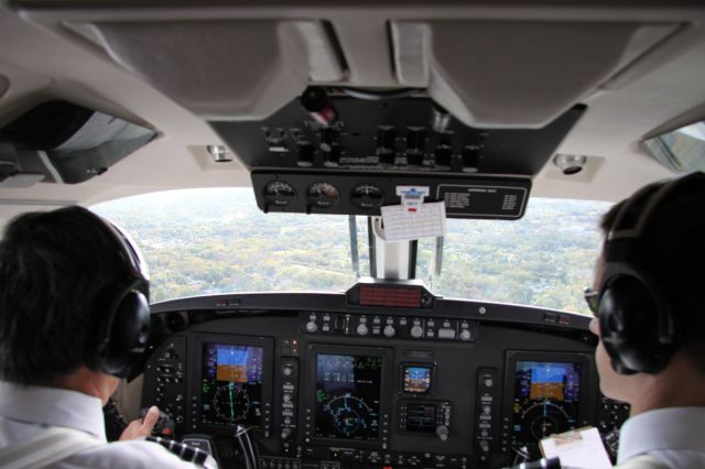 Beechcraft Super King Air 200 (N93RR) - Base leg into KUGN