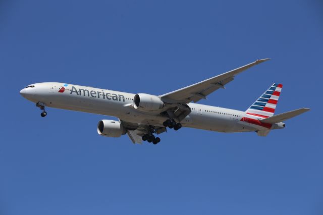 BOEING 777-300ER (N722AN)