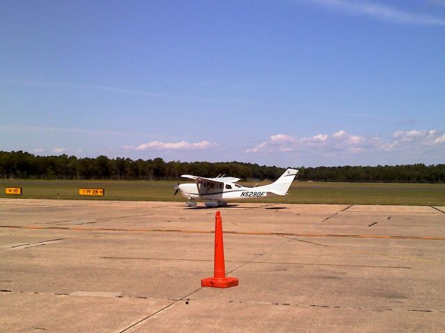 Cessna 206 Stationair (N9250F) - Taxing after landing rwy 10
