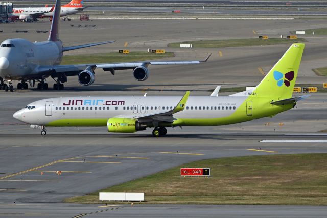 Boeing 737-800 (HL8245)