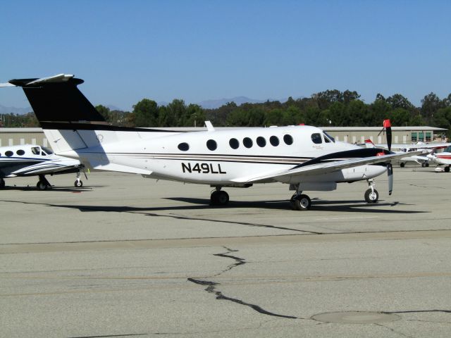 Beechcraft Super King Air 200 (N49LL) - On the ramp 