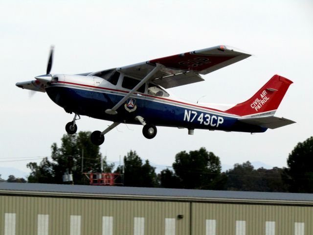 Cessna Skylane (N743CP) - Taking off RWY 24