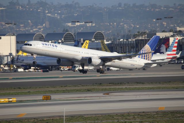 BOEING 757-300 (N77865)