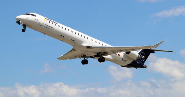 Canadair Regional Jet CRJ-900 (D-ACNL)