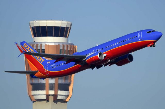 Boeing 737-800 (N8633A) - Southwest Boeing 737-8H4 N8633A on December 22, 2014. It first flew on May 29, 2014. Its construction number is 36905. It was delivered to Southwest on June 6, 2014. 
