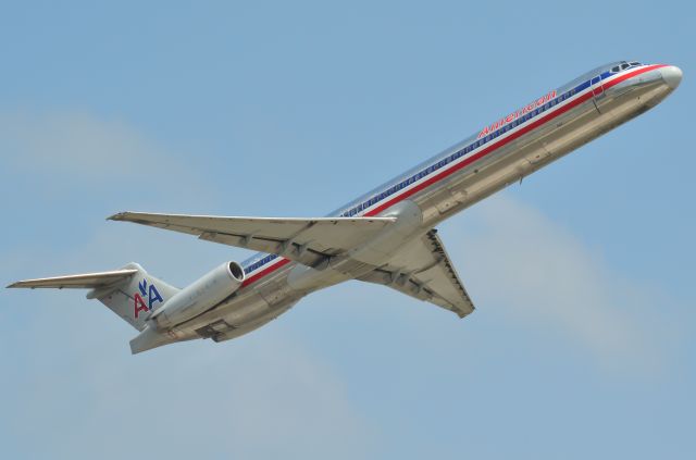 McDonnell Douglas MD-80 (N7547A) - Leaving Houston from 15R at KIAH.