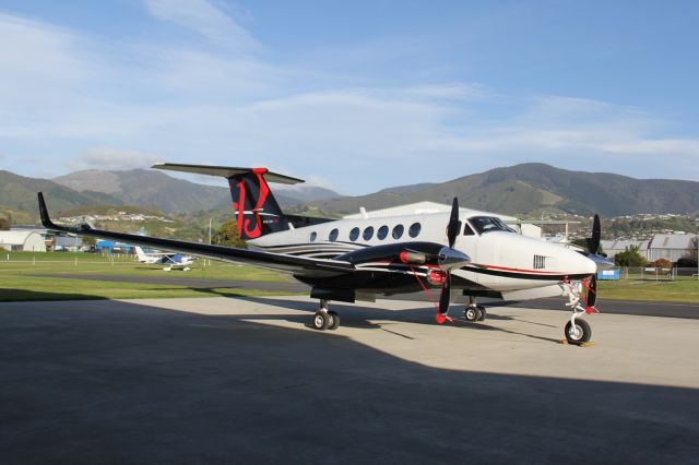 Beechcraft Super King Air 200 (N175EU)