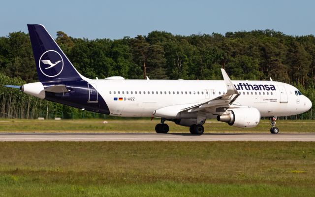Airbus A320 (D-AIZZ)