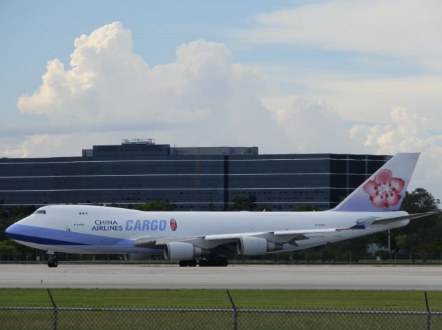 Boeing 747-400 (B-18723)