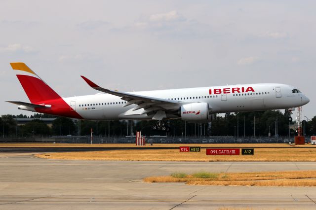 Airbus A350-900 (EC-MXV) - On short finals for rwy 09L on 25-Jul-18 operating flight IBE3166 from LEMD.