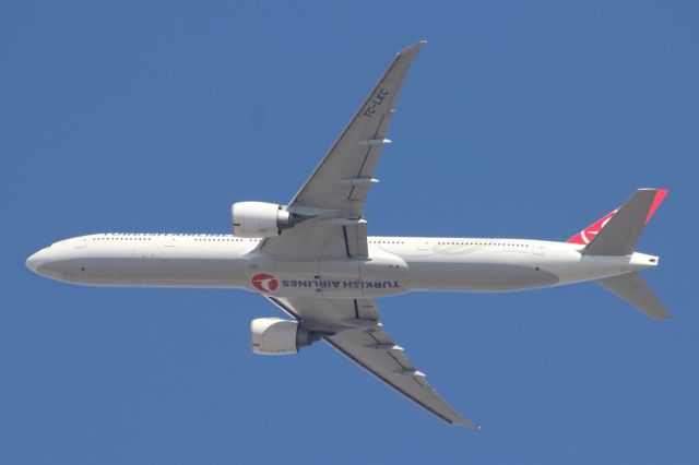 BOEING 777-300ER (TC-LKC)