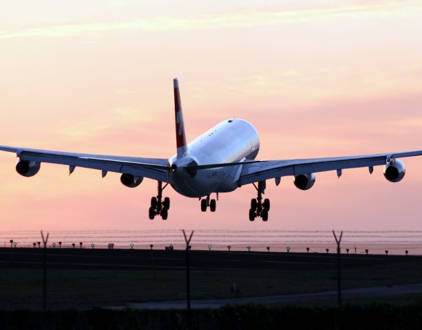 Airbus A340-300 (HB-JMK)