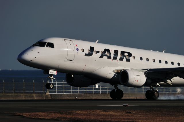 Embraer 170/175 (JA226J)