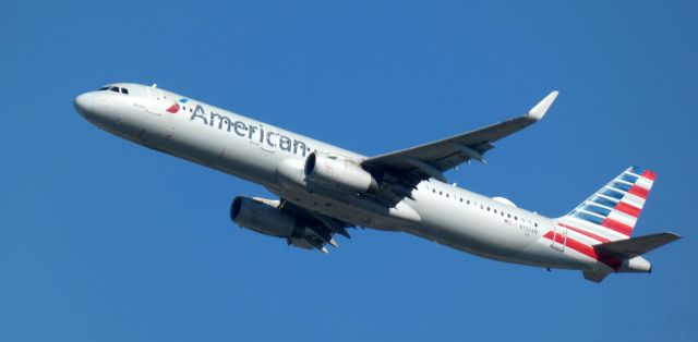 Airbus A321 (N132AN) - Shortly after departure is this 2015 American Airlines Airbus 321-231 in the Autumn of 2023.