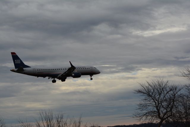 Embraer ERJ-190 (N958UW)