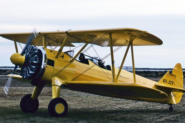 VH-JQY — - BOEING PT-13D KAYDET (E75) - REG : VH-JQY / 286 (CN 75-5793) - MENINGIE AIRPORT SA. AUSTRALIA - YMEG 22/5/1991