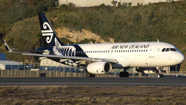 Airbus A320 (ZK-OXB)