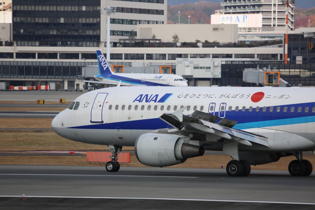 Airbus A320 (JA8392)