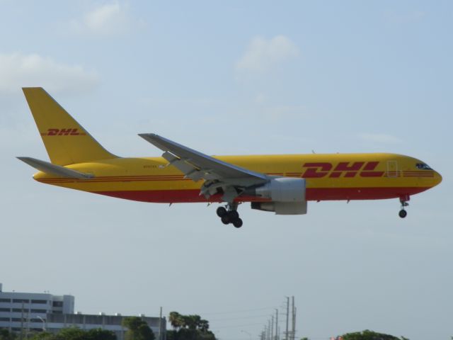 BOEING 767-200 (N797AX)