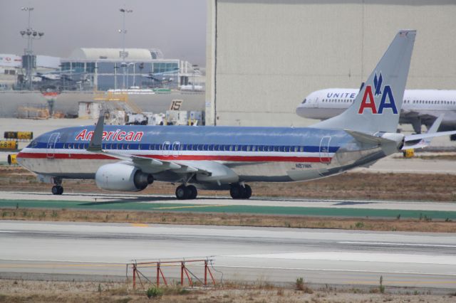 Boeing 737-800 (N871NN)