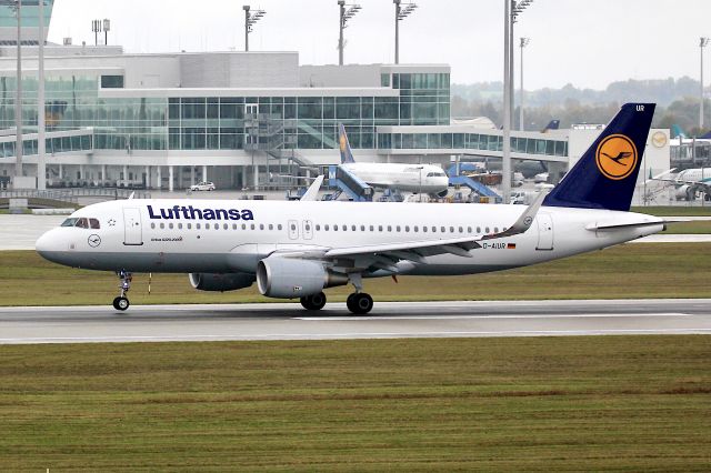 Airbus A320 (D-AIUR)