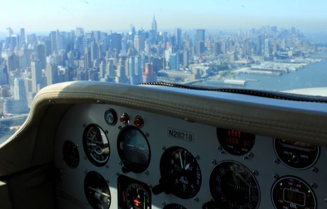 Grumman AA-5 Tiger (N28218) - Along the Hudson River. The aircraft is based at RELIANT AIR, where you find the lowest fuel price on the Danbury (KDXR) airport.