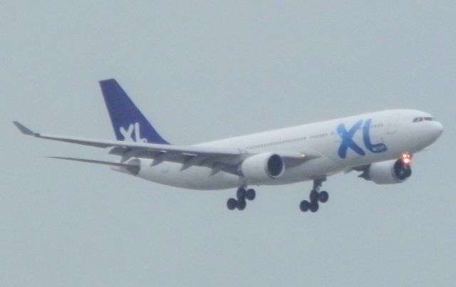 Airbus A330-200 (CS-TOP)