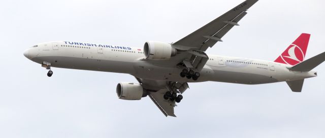 BOEING 777-300ER (TC-JJE)