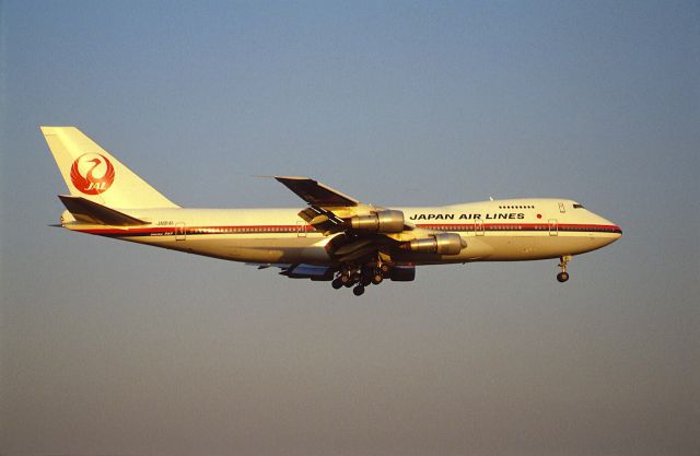 Boeing 747-200 (JA8141) - Final Approach to Narita Intl Airport Rwy16 on 1988/11/13