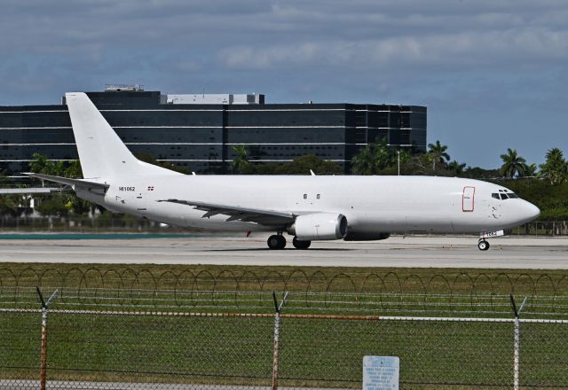 BOEING 737-400 (HI1062)