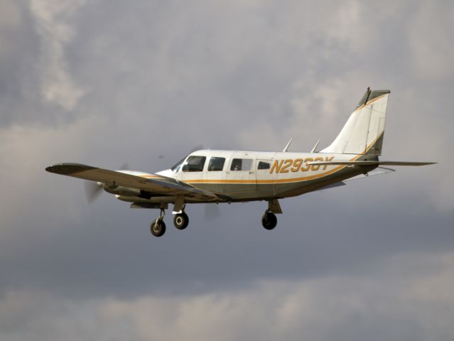 Piper Seneca (N2930Y) - Take off runway 26.