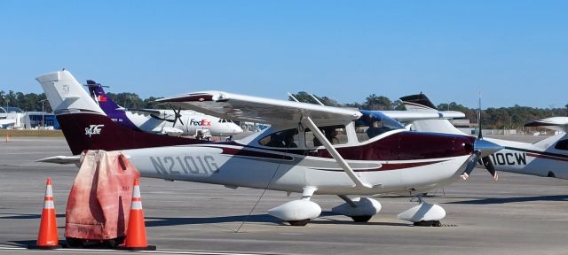 Cessna Skylane (N2101G)