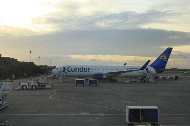 BOEING 767-200 (D-ABUF)