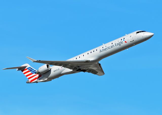 Canadair Regional Jet CRJ-900 (N947LR)