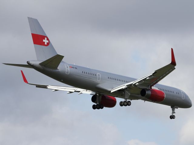 Boeing 757-200 (HB-IEE) - A B757-200 private jet, based in Switzerland, approaches runway 09L at LHR.