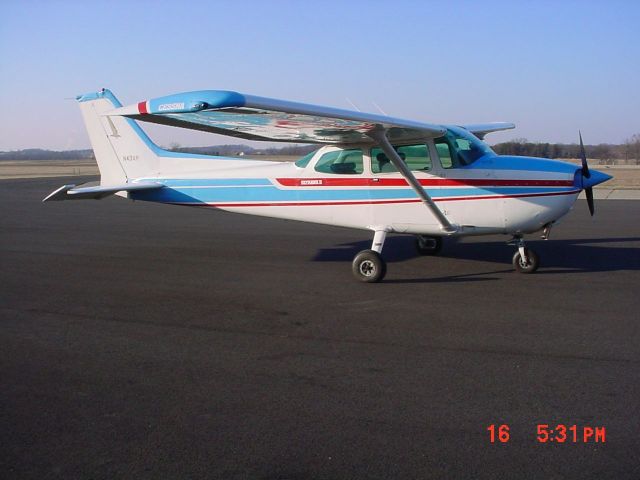 Cessna Skyhawk (N43AP) - Parked on ramp 2/16/09... Student pilot trip...