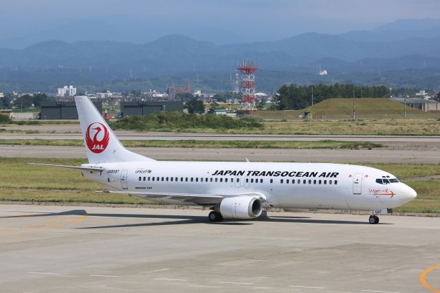 BOEING 737-400 (JA8597)