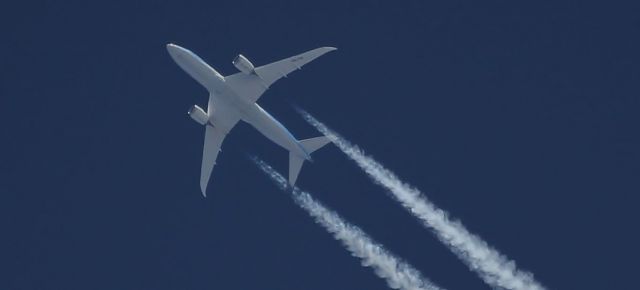 Boeing 787-8 (PH-TFK) - 17th Aug 2014 at 1225 GMT. Over the Southern UK at 38,000ft en-route Amsterdam-Aruba