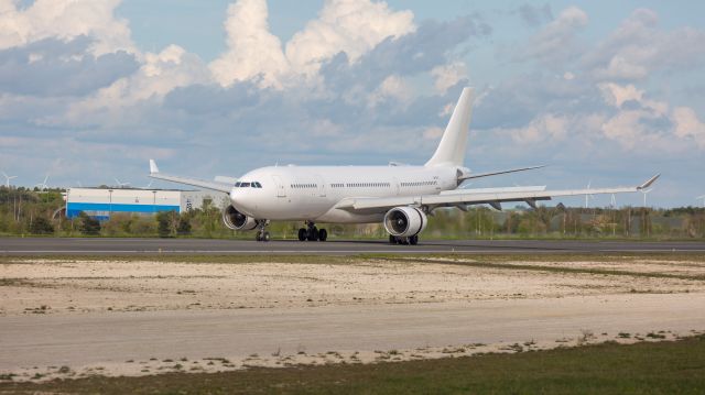 Airbus A330-200 (9H-CFS)