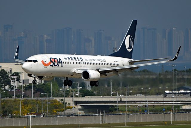 Boeing 737-800 (B-7809)